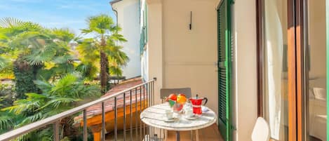 Family Apartment, Multiple Bedrooms (Casa Chiara) | Outdoor dining