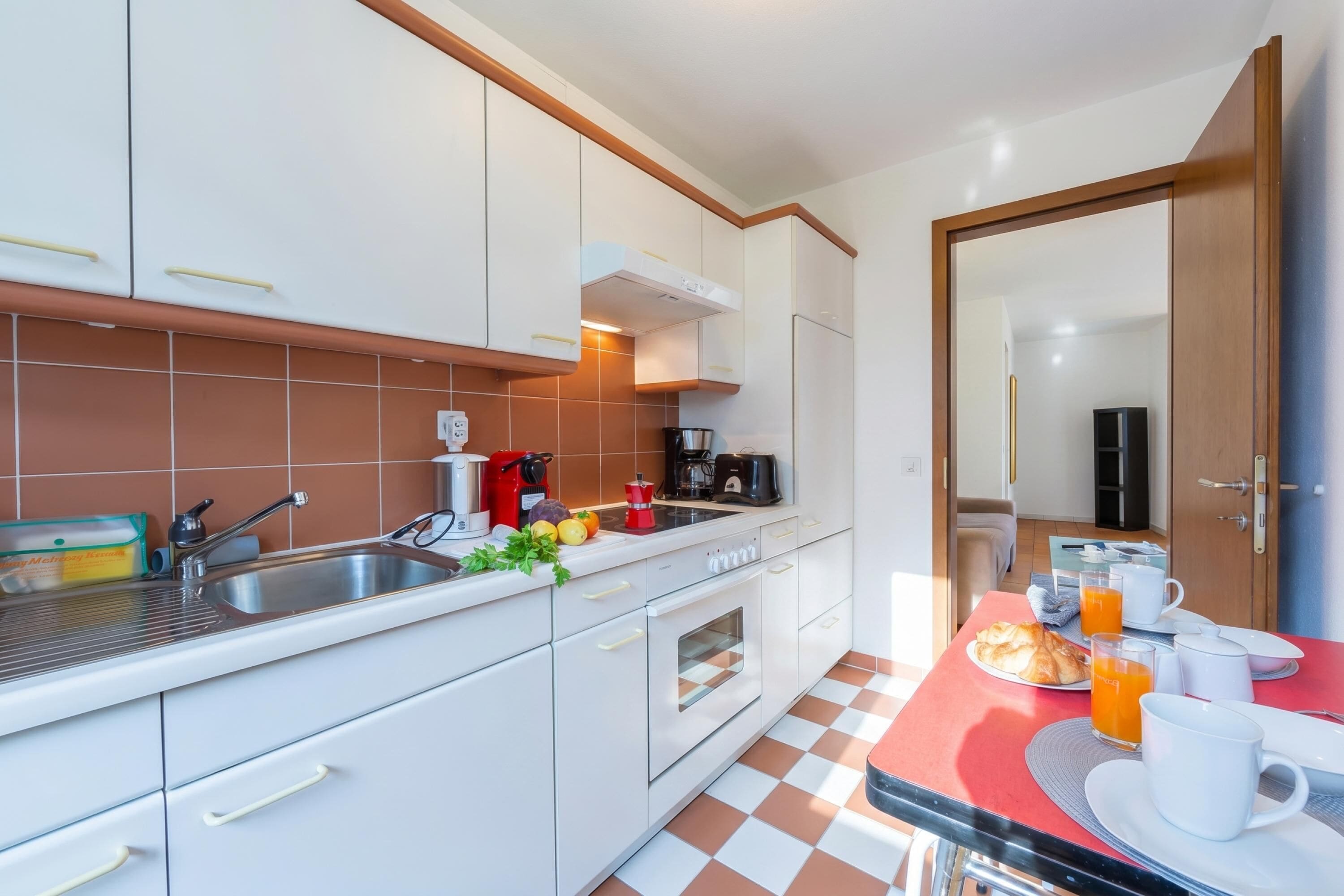 Căn hộ dành cho gia đình, 1 phòng ngủ, ban công (Casa Chiara Muralto) | Bếp riêng | Tủ lạnh, lò vi sóng, lò nướng, bếp nấu 