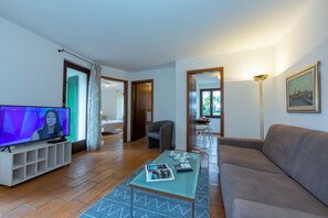 22-inch flat-screen TV with cable channels, TV - Casa Chiara (Muralto)