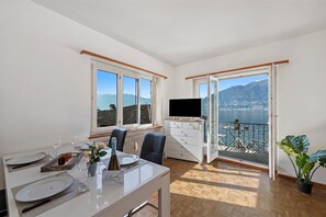 Family Apartment, Multiple Bedrooms, Lakeside (Garden on the lake 2) | Dining