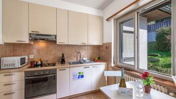 Appartement Familial, 2 chambres, en bord de lac (Garden on the lake 2) | Cuisine privée