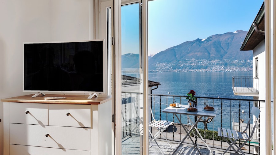 Garden on the lake 2