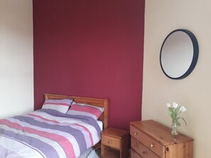 3 bedrooms, iron/ironing board, free cots/infant beds, free WiFi