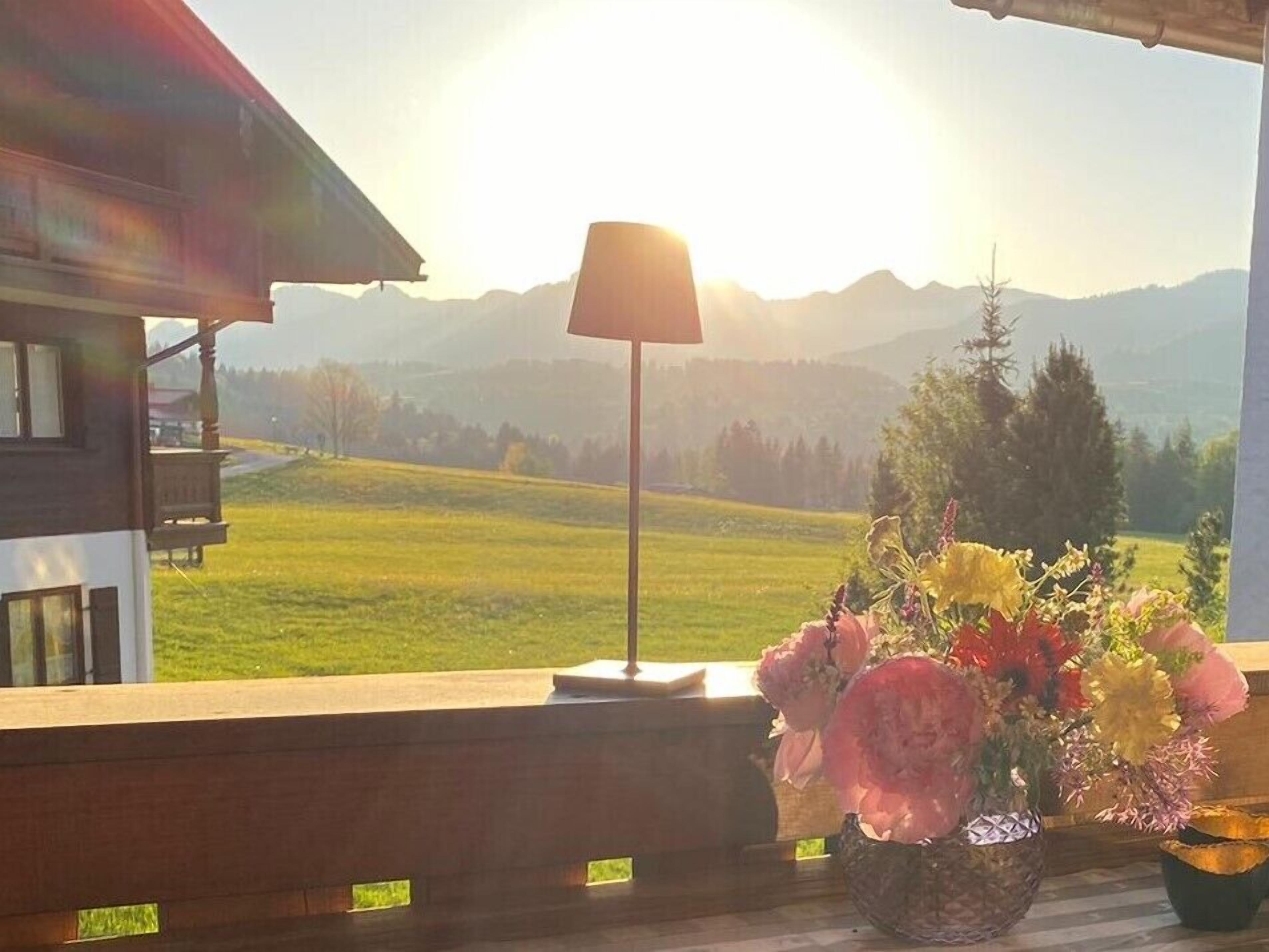 المنطقة المحيطة بالمنشأة