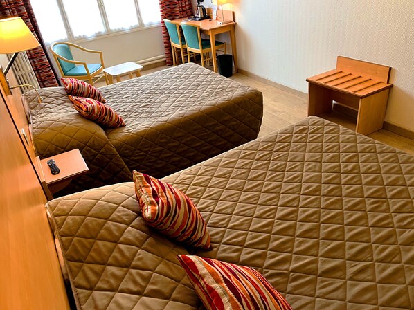 家庭房 | 办公桌、隔音、免费 WiFi