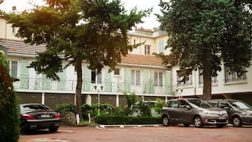 Parken ohne Service (10 EUR pro Tag)