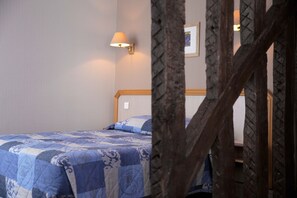 Superior Room | Desk, soundproofing, free WiFi - Hotel du Cheval Rouge (Versailles)