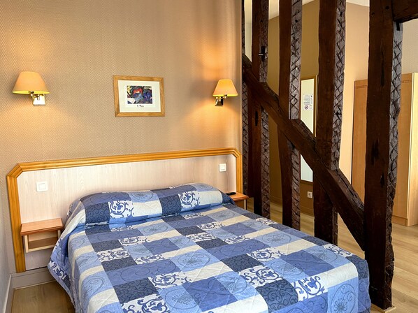 Habitación superior | Escritorio, sistema de insonorización, wifi gratis