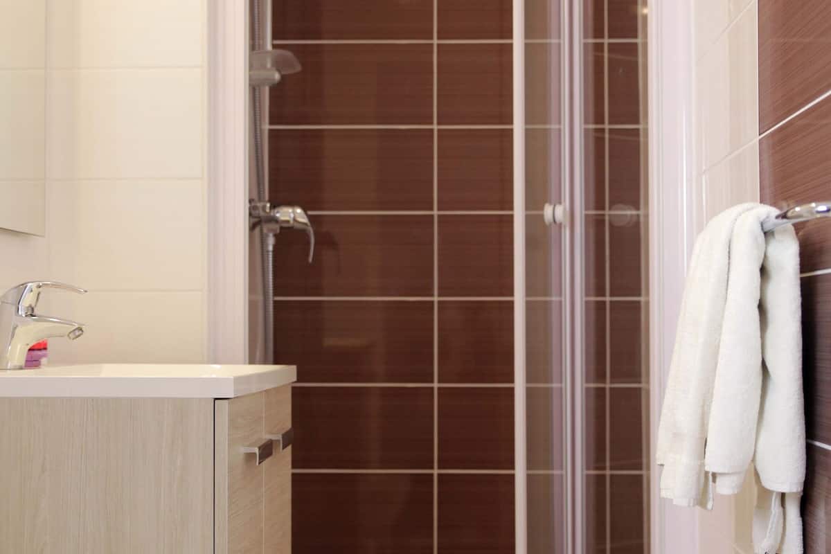 family room | bathroom shower