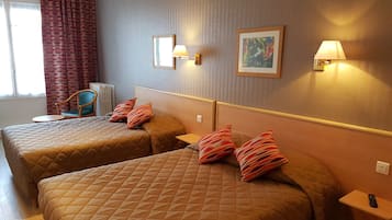 Habitación familiar | Escritorio, sistema de insonorización, wifi gratis