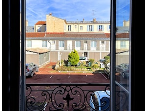 Phòng phong cách cổ điển | Bàn, phòng cách âm, truy cập Internet không dây miễn phí