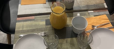 Daily continental breakfast (EUR 11.5 per person)