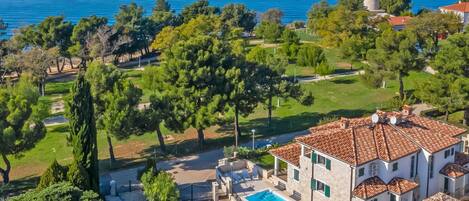 المنشأة من الخارج