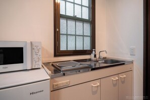 Fridge, microwave, stovetop, cookware/dishes/utensils - ARI2 / Nakano-ku Tokyo (Nakano-ku)