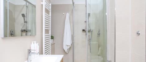Apartment, 3 Bedrooms | Bathroom