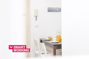 Apartment, 3 Bedrooms | In-room dining