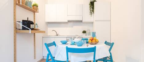 Apartment, 1 Bedroom | Private kitchenette
