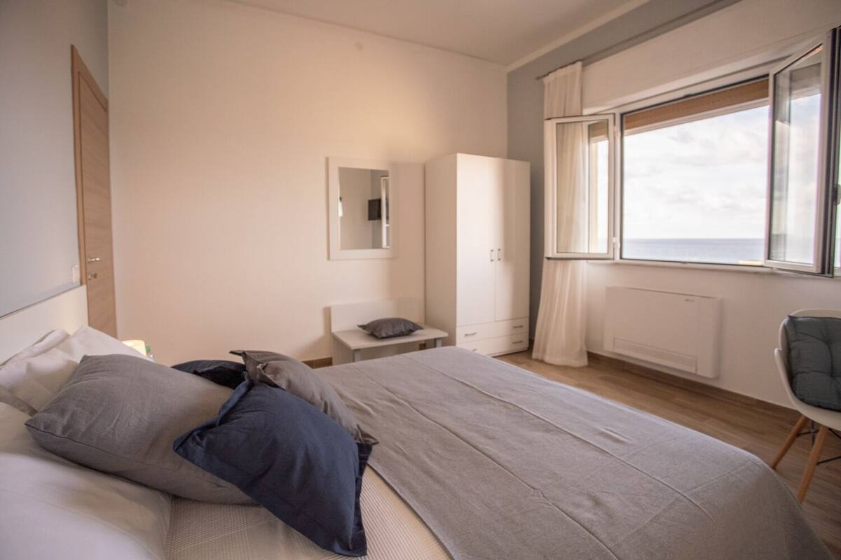 Desk, bed sheets