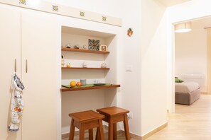 Căn hộ, 1 phòng ngủ | Khu vực ăn uống tại phòng