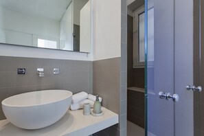 Apartment, 2 Bedrooms (4th floor) | Bathroom