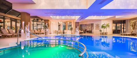 Piscine couverte, piscine extérieure (ouverte en saison)