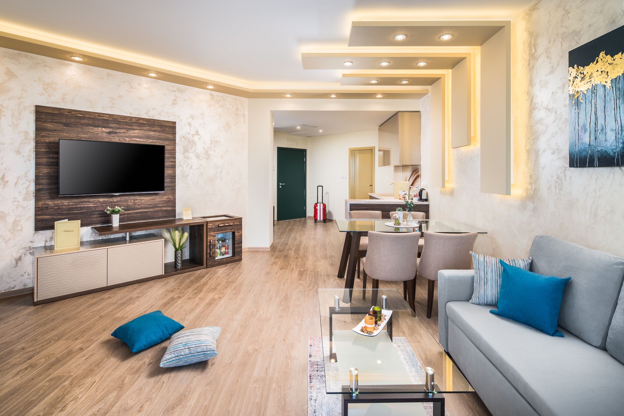 Deluxe Apartment, Balcony | Private kitchenette | Electric kettle