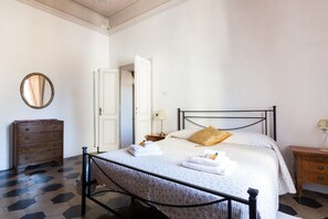 Apartment, 2 Schlafzimmer, Küche | 2 Schlafzimmer, Bügeleisen/Bügelbrett, Reisekinderbett, kostenloses WLAN