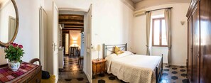 Apartment, 2 Schlafzimmer, Küche | 2 Schlafzimmer, Bügeleisen/Bügelbrett, Reisekinderbett, kostenloses WLAN