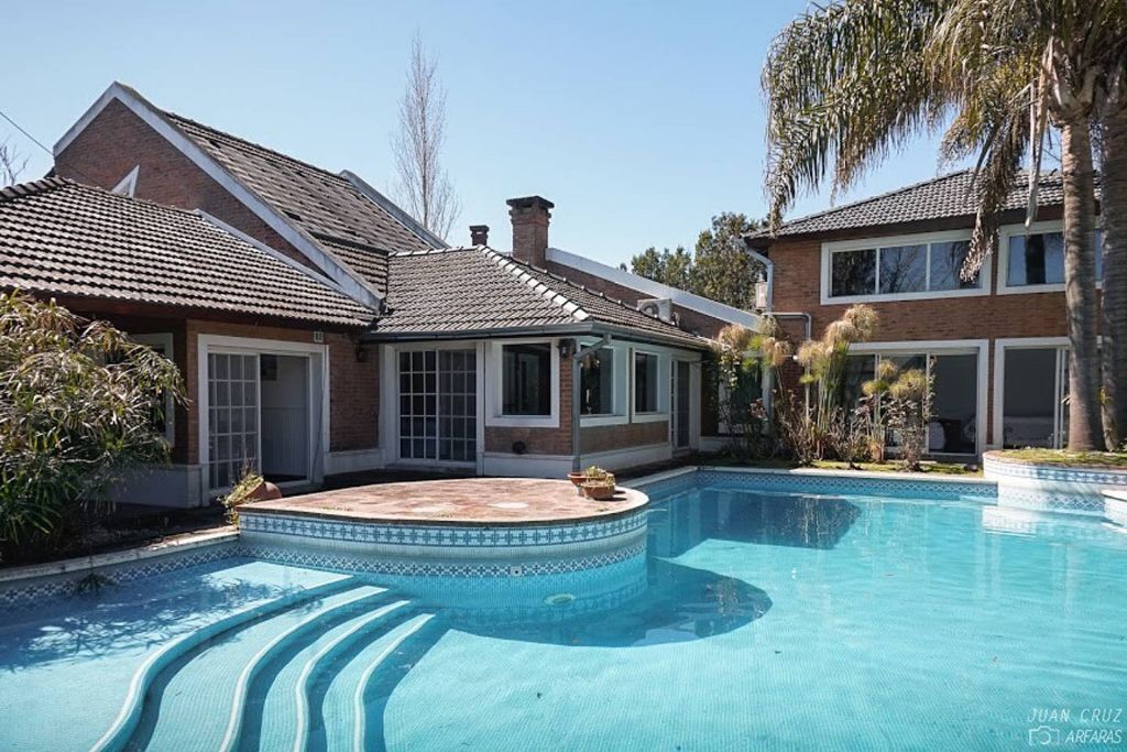 Beautiful house y Pilar Country. Near Austral Hospital. Pool. Sauna, jacuzzi.