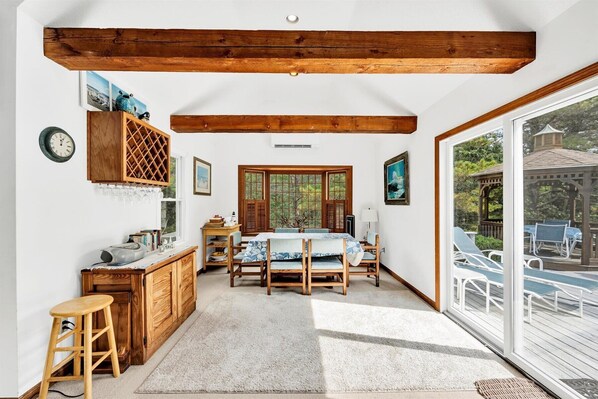 المنشأة من الداخل