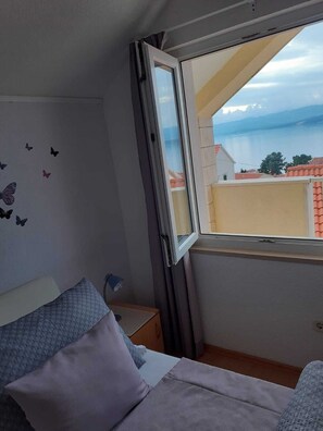 8 bedrooms, WiFi, bed sheets