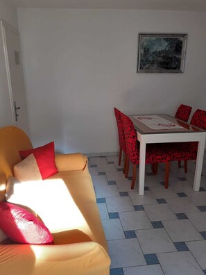 TV, fireplace - Aurora family  house (Bol)