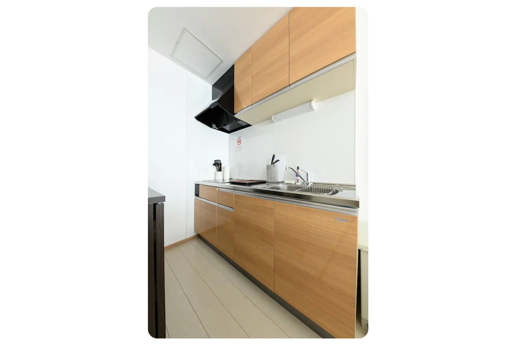 Réfrigérateur, micro-ondes, plaque de cuisson