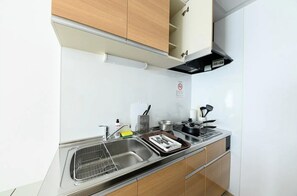 Fridge, microwave, stovetop, cookware/dishes/utensils