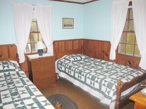 4 soverom, strykejern/-brett og sengetøy