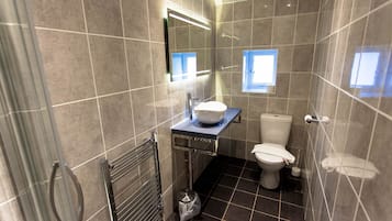 Standard Double Room | Bathroom | Shower, free toiletries, hair dryer, towels