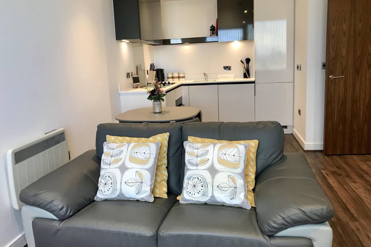 City Apartment | Living area