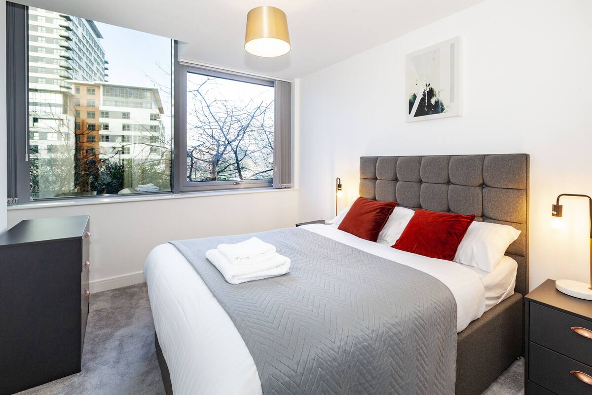 Laptop workspace, iron/ironing board, free WiFi, individually decorated