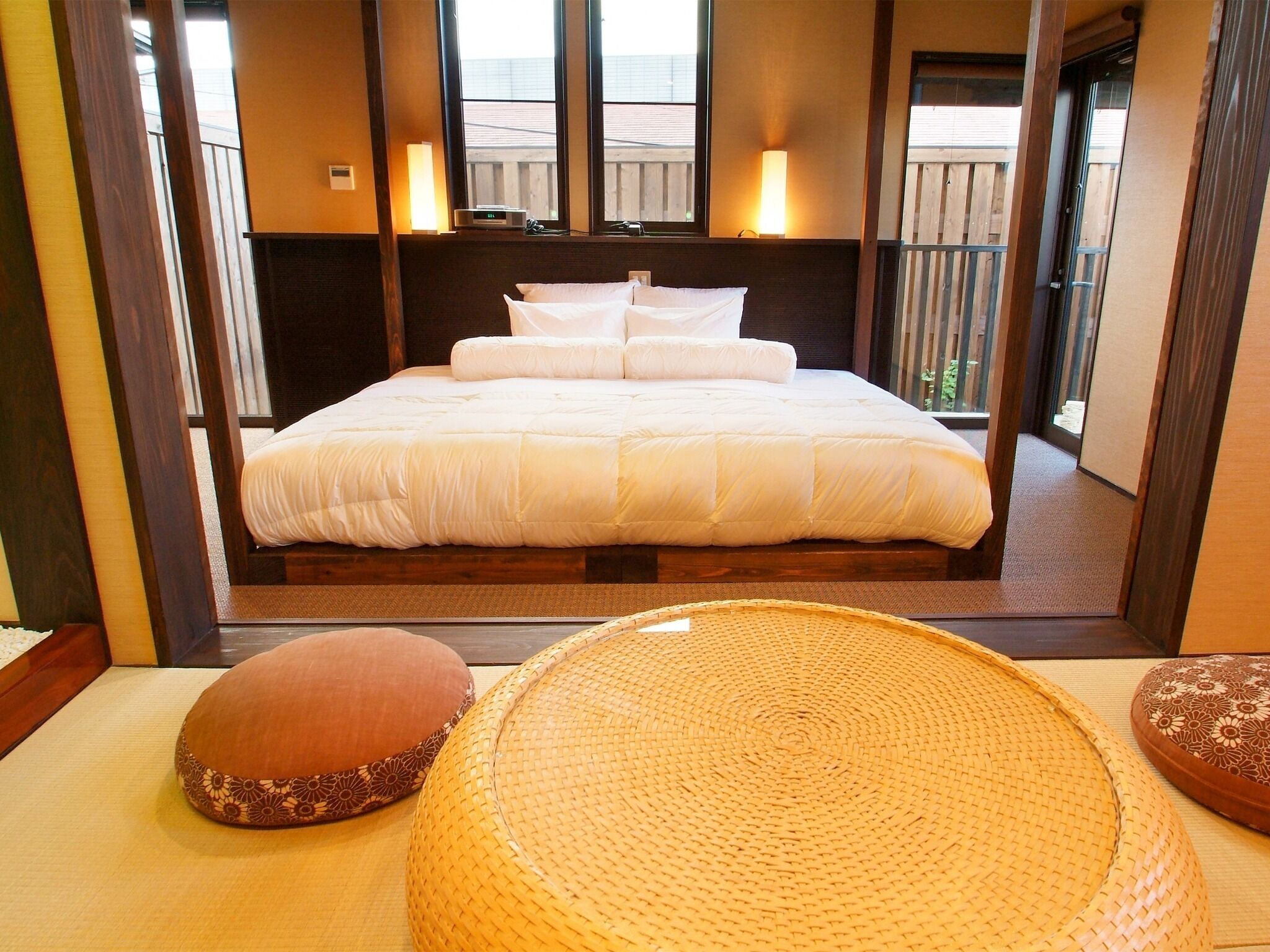 2 室のベッドルーム、デスク、WiFi (無料)、ベッドシーツ