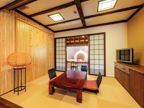 Interior - KOBUSHI  Half Board Seasonal Dishes / Aso Kumamoto (Aso)