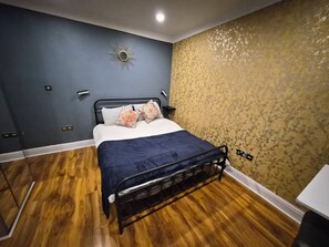 1 dormitorio, tabla de planchar con plancha, wifi gratis y ropa de cama