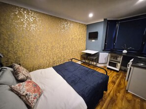 1 dormitorio, tabla de planchar con plancha, wifi gratis y ropa de cama
