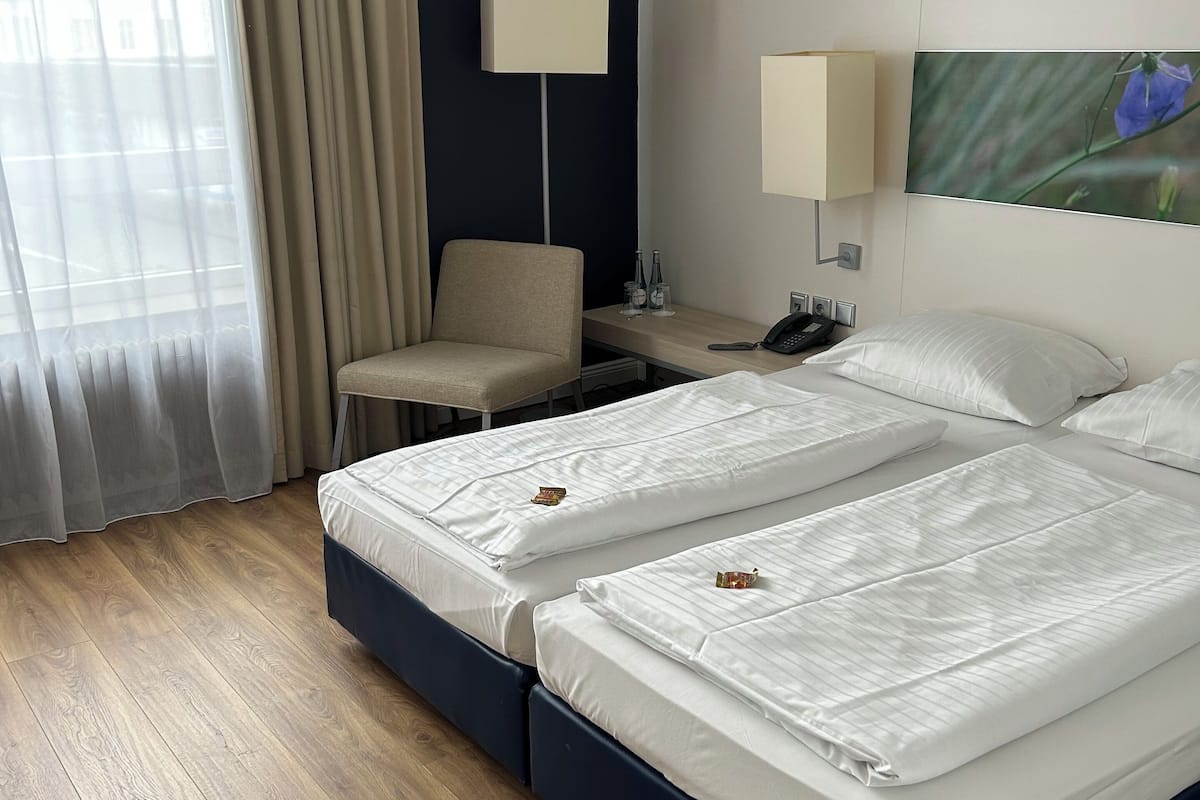 1 bedroom, hypo-allergenic bedding, iron/ironing board, free wifi