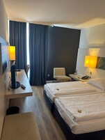 Ropa de cama hipoalergénica y tabla de planchar con plancha