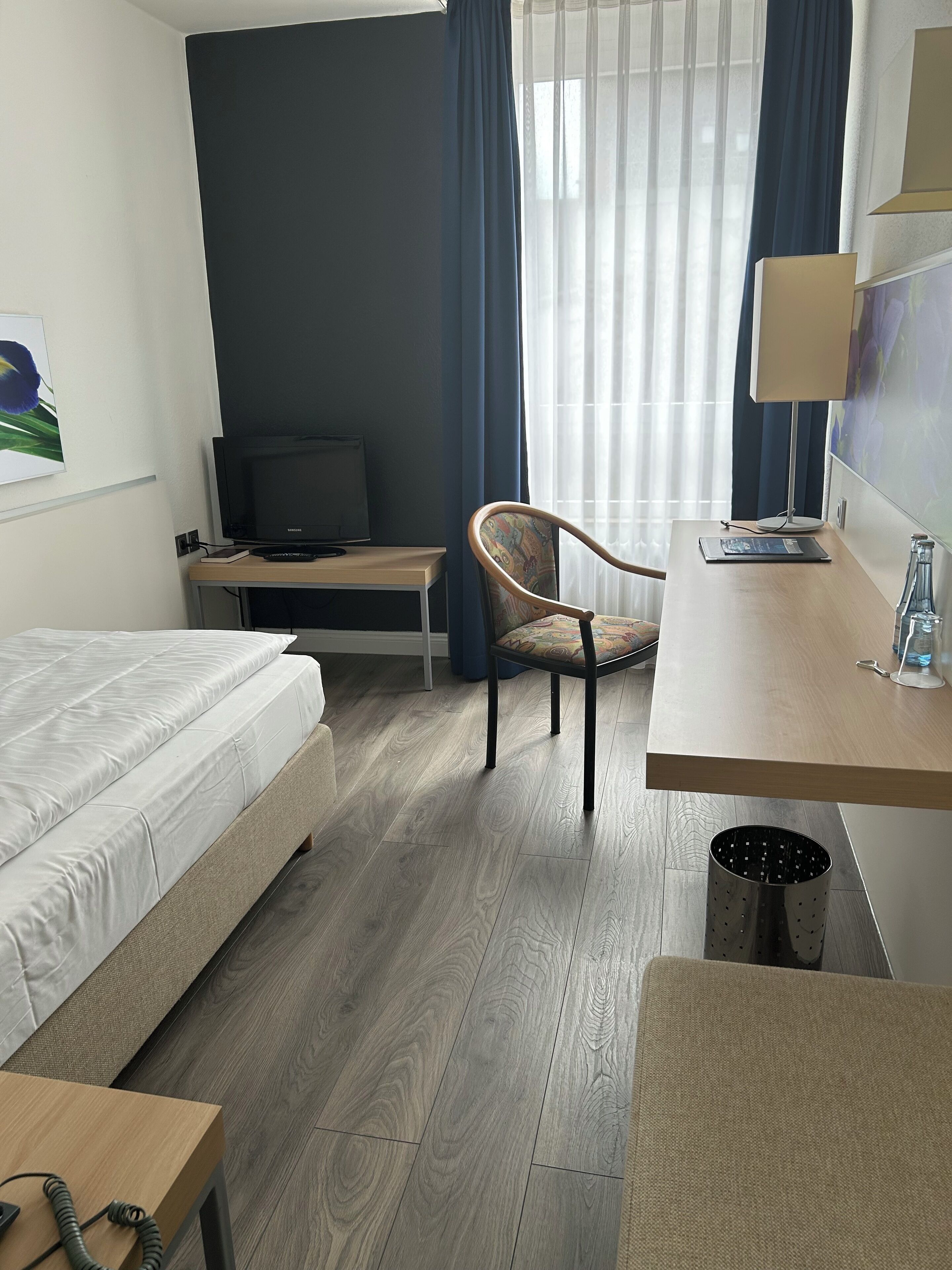 1 bedroom, hypo-allergenic bedding, iron/ironing board, free wifi