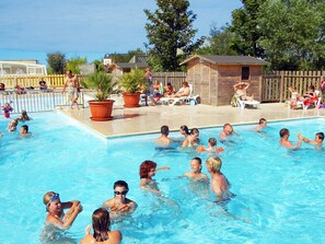 Pool - Simple Mobile Home With Deck Located Near the Normandy Coast (Port-en-Bessin-Huppain)