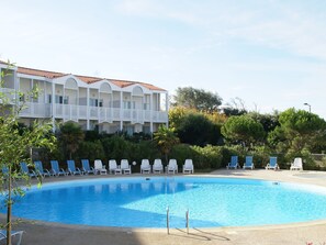 Pool - Apartment in France With Ocean View (Fouras)