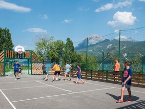 Sports court - Wooden Chalet in the Cozy and Sporty and Beautifull Chorges (Chorges)