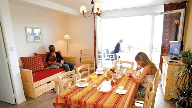 Apartment | Living room - Apartment in Plougasnou With Stunning Sea Views (Plougasnou)