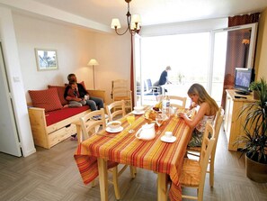 Apartment | Living room - Apartment in Plougasnou With Stunning Sea Views (Plougasnou)